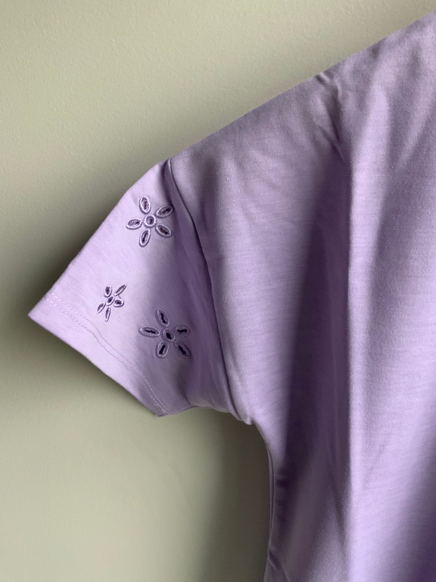 Violet Eyelet Floral Sleeve