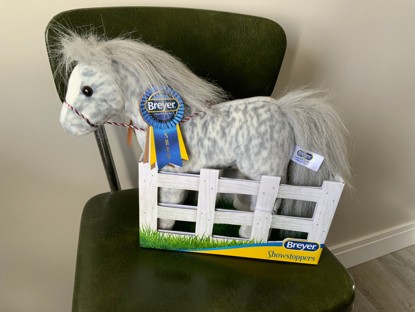Dapple Gray Horse w/ Stable